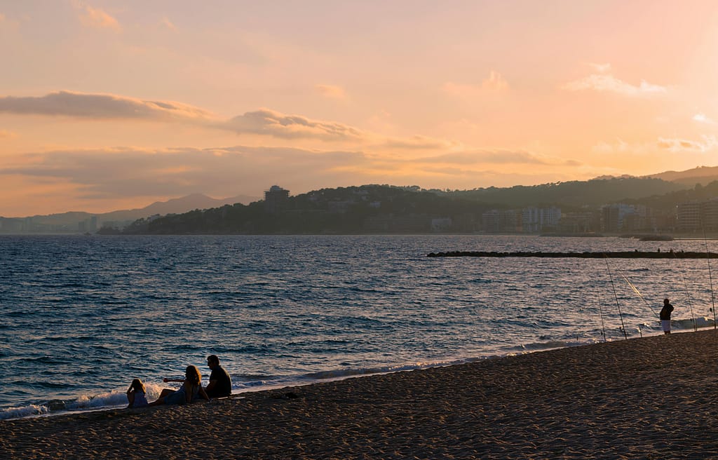 pexels-photo-18760544-18760544 Enjoy a relaxing summer evening at Palamós beach with a stunning sunset view over the ocean.